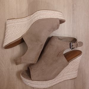 Universal thread wedge size 7W taupe color
